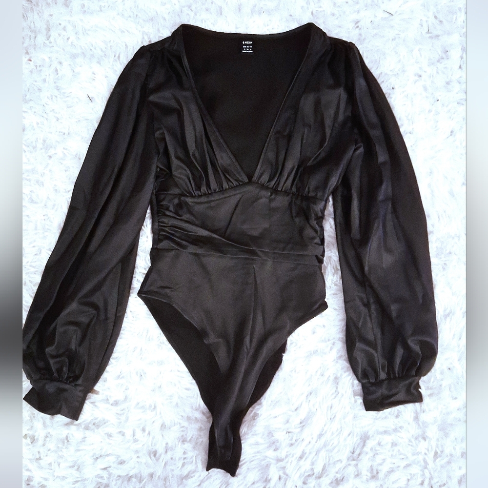 Slaydiva Deep V Neck Bubble Sleeve Pleated Waist Black Bodysuit In Womens Small